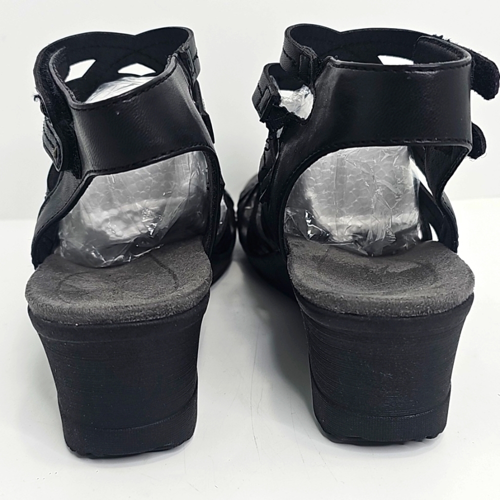 Baretraps Women Black Sandals with Criss-Cross Design - Picture 6 of 15
